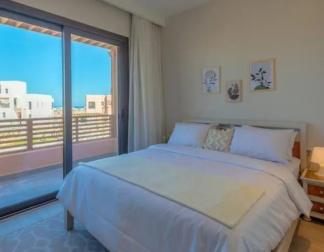 Stylish 3 Bedroom Retreat At Ancient Hills El Gouna