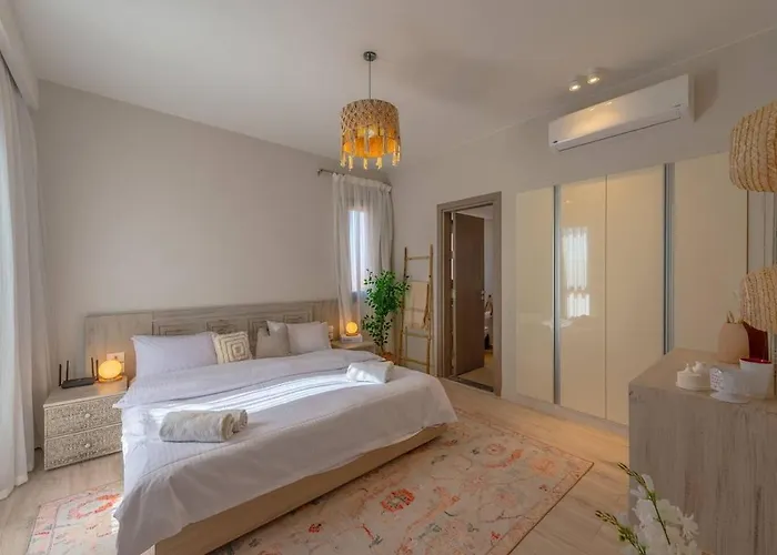 Stylish 3 Bedroom Retreat At Ancient Hills Tatil Evi